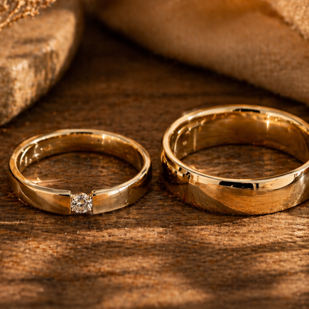 his and hers yellow gold wedding